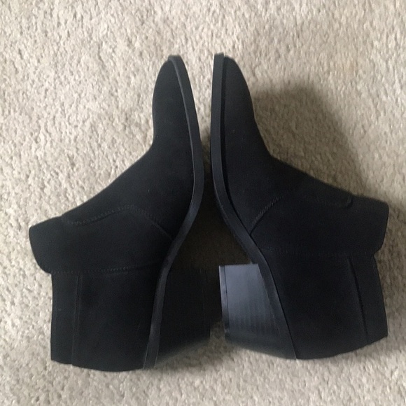 American Eagle Black Faux Suede Side Zip with Tassel Pointed Toe Ankle Boots-9 - Picture 5 of 8